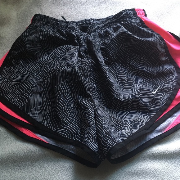 Nike Pants - Women’s Patterned Nike Shorts Size Small